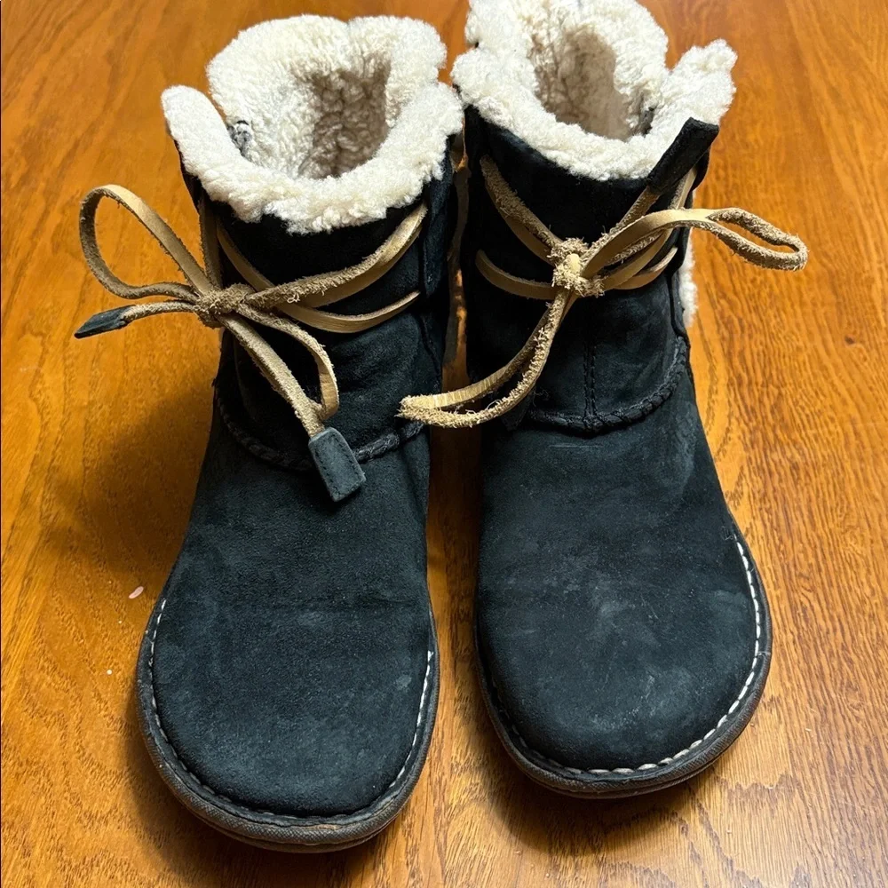 UGG size 6 Black and Tan Shearling Winter Boots